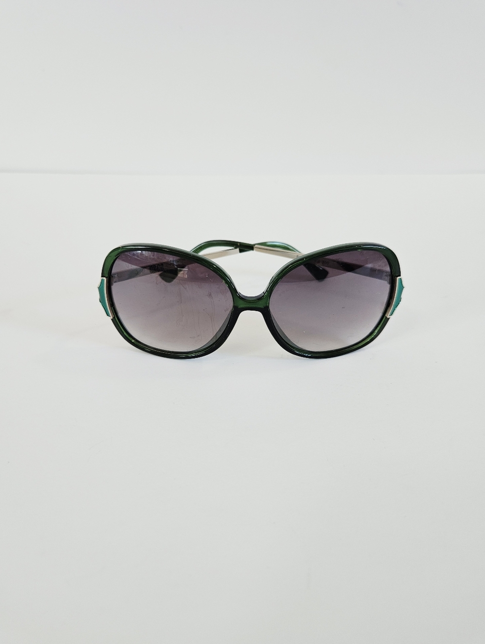 Vintage 9 & Co. Green Large Oversized Frame Metal Accents Gradient Sunglasses